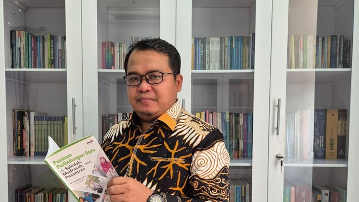 Guru Besar Universitas PTIQ Jakarta, Susanto.