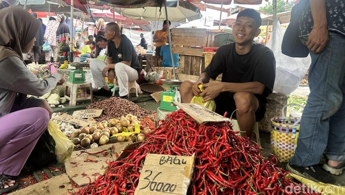 Harga cabai di Pasar 26 Ilir Palembang naik harga.