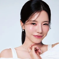 Personel girl group legendaris SNSD, Sunny juga disebut-sebut sebagai nepo baby karena pamannya Lee Soo Man merupakan pendiri SM Entertainment. Kini ia menjadi pelatih dan produser di agensi baru yang dirintis sang paman A20 Entertainment. Foto: Instagram