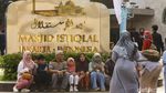 Istiqlal Ramai Jelang Magrib, Warga Nikmati Ngabuburit Sekaligus Berburu Takjil