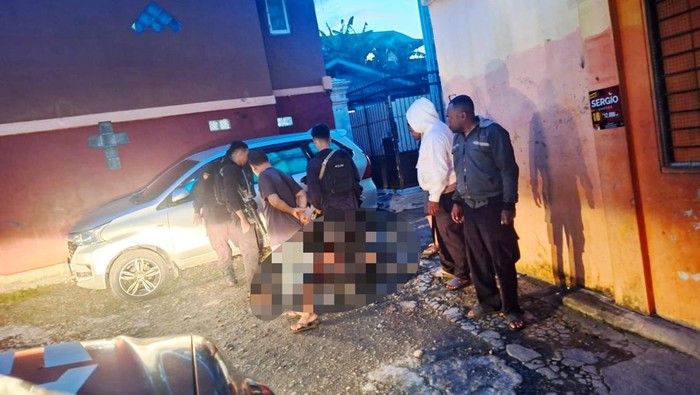 Seorang wartawan bernama Miki (31) di Jayapura, Papua, terlibat duel sengit dengan pria inisial LY yang hendak membegalnya.