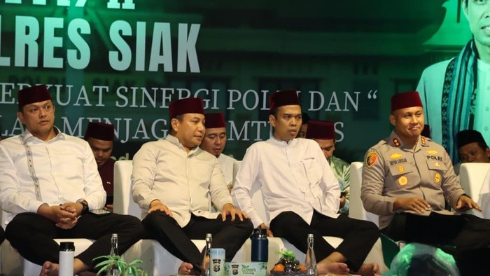Kapolda Riau Bersama UAS, Gelar Tabligh Akbar di Siak untuk Perkuat Sinergi Ramadhan