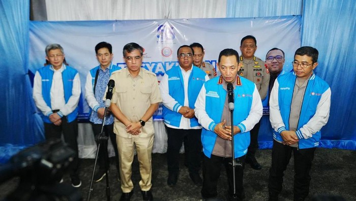Kapolri Jenderal Listyo Sigit Prabowo dalam acara Tasyakuran HUT Ke-53 KSPSI dan Peringatan Hari Pekerja Indonesia 2026 di Pusdiklat KSPSI, Jatiluhur, Purwakarta, Jawa Barat.