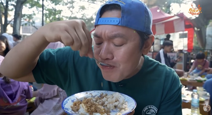 Melki Bajaj Jelajah Kuliner Legendaris Jakarta, 3 Menu Ini Bikin Penasaran!