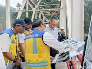 Menteri PU Cek Jembatan Besuk Kobokan Usai Banjir Lahar Semeru