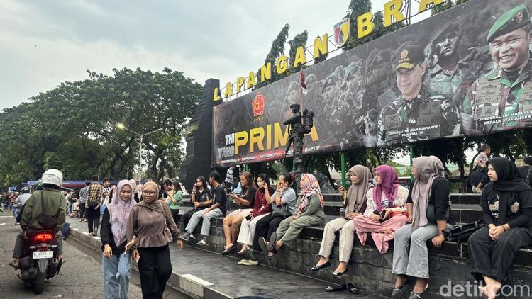 Ngabuburit di Pasar Kodam Brawijaya Surabaya