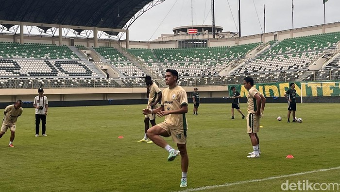 Official training PSS Sleman di Stadion Maguwoharjo, Sleman, Jumat (20/2/2026).