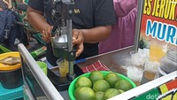 Ada sekitar 270 pedagang yang terdaftar dalam Pasar Takjil Ramadan. Para pedagang merupakan PKL dan UMKM dari Kota Blitar.
