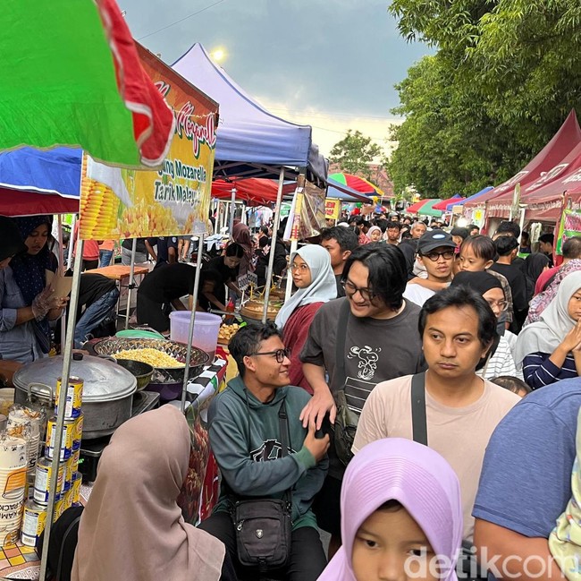 Meriahnya Pasar Takjil di Kota Blitar