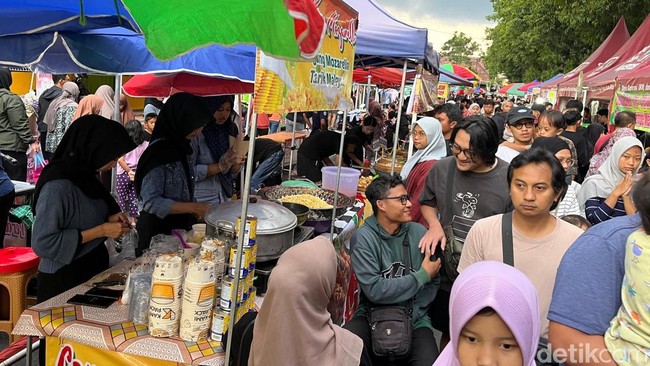 Meriahnya Pasar Takjil di Kota Blitar