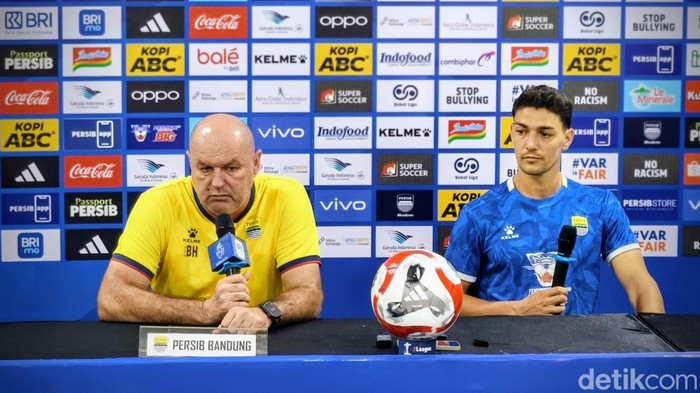 Pelatih Persib Bandung Bojan Hodak dan Federico Barba