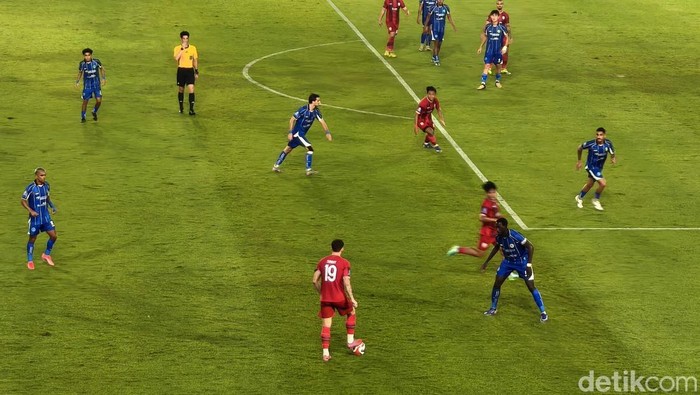 Persis Solo gagal meraih kemenangan perdananya di kandang musim ini usai ditahan imbanf PSBS Biak dengan skor 1-1. 