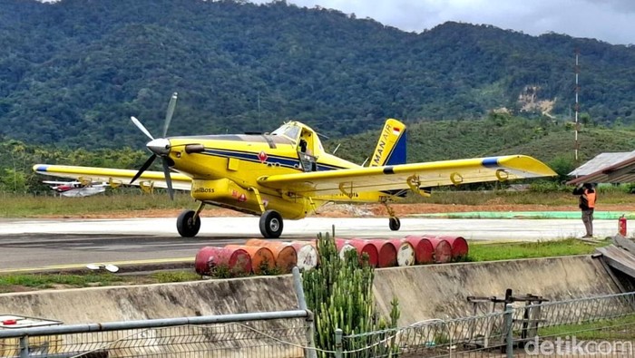 Pesawat Air Tractor AT-802 pengganti untuk mengangkut BBM di Krayan, Nunukan.
