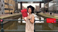 Sebelumnya, Amanda lulus Sarjana Psikologi Universitas Indonesia pada Desember 2022. Pada 2023, Amanda langsung melanjutkan studi terbang ke Belanda untuk menyelesaikan studi di University of Amsterdam jurusan Entertainment Communication. Foto: Instagram @auroramanda95