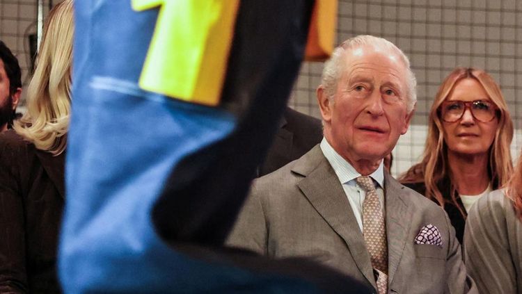 Momen Raja Charles Hadiri London Fashion Week Setelah Andrew Ditangkap