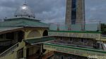 Salat di Masjid Berusia Satu Abad di Bekasi