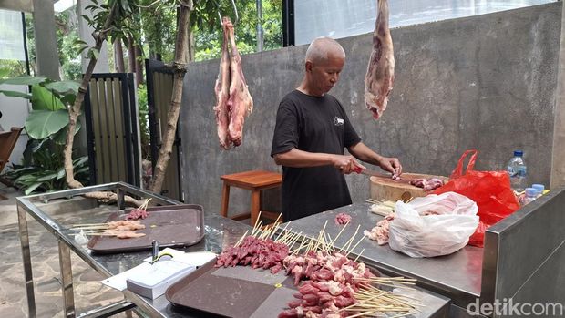 Sate Sineureut Hadori