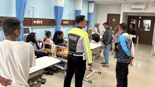 Sejumlah korban pikap terguling di Rangko, Kecamatan Boleng, Manggarai Barat, NTT, dirawat di sebuah rumah sakit di Labuan Bajo, Sabtu (21/2/2026) (Foto: Dok. Polres Manggarai Barat)