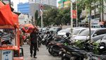 Sepekan Ditertibkan, Trotoar Glodok Kembali Dipenuhi PKL dan Motor