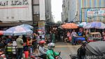 Sepekan Ditertibkan, Trotoar Glodok Kembali Dipenuhi PKL dan Motor