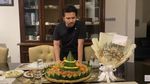 So Sweet! Emil Dardak Masak Sahur untuk Arumi Bachsin yang Ultah