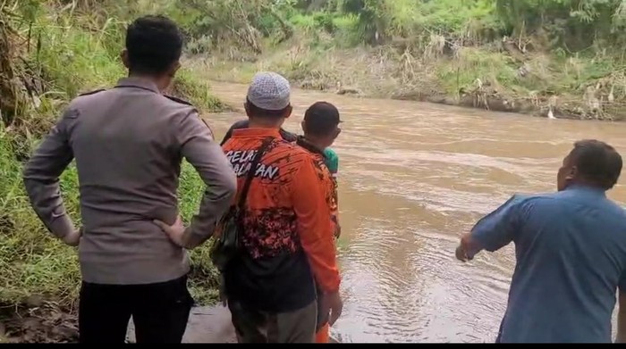 Sungai Pancar Glagas, Dusun Krajan, Desa Randumerak, Kecamatan Paiton