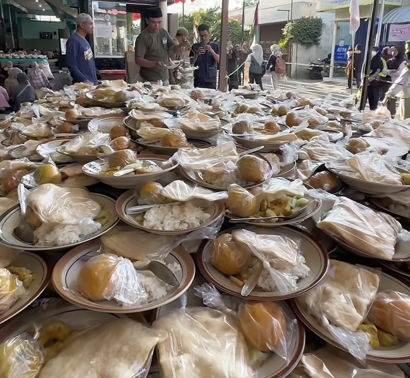 Ribuan Porsi Ludes! 5 Fakta Menarik Bukber di Masjid Jogokariyan