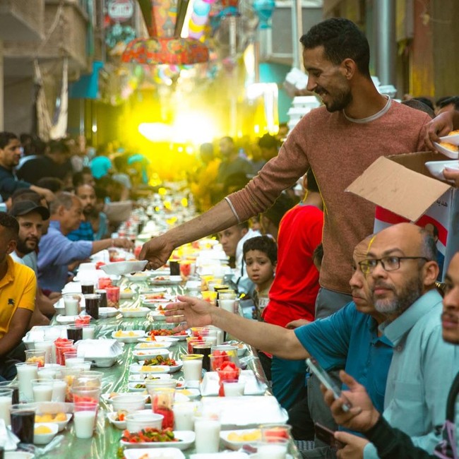 Seru Banget! Semaraknya Tradisi Buka Puasa Bersama di Mesir