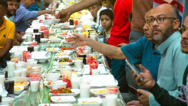 Seru Banget! Semaraknya Tradisi Buka Puasa Bersama di Mesir