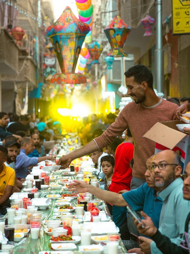 Seru Banget! Semaraknya Tradisi Buka Puasa Bersama di Mesir
