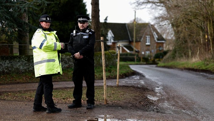 Police officers next to a Waitrose van outside the Sandringham Estate, after Andrew Mountbatten-Windsor, younger brother of Britain's King Charles, formerly known as Prince Andrew, was released following arrest on suspicion of misconduct in public office on Thursday, after the U.S. Justice Department released more records tied to the late financier and convicted sex offender Jeffrey Epstein, in Norfolk, Britain, February 21, 2026. REUTERS/Benoit Tessier