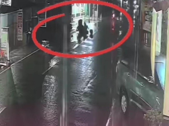 Video CCTV tabrak lari di Loa Janan Ilir, Samarinda yang tewaskan seorang lansia. (dok Istimewa)