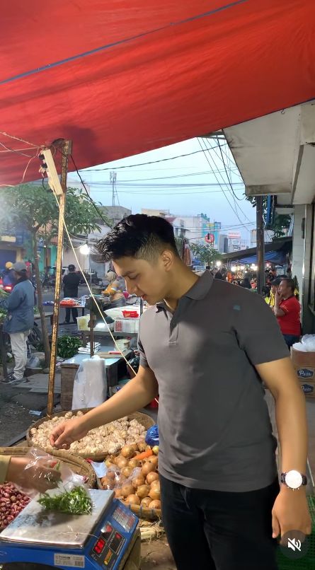 Viral! Penjual Sayur Tampan di Bandung Bikin Netizen Salfok Viral! Penjual Sayur Tampan di Bandung Bikin Netizen Salfok