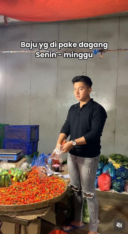 Viral! Penjual Sayur Tampan di Bandung Bikin Netizen Salfok Viral! Penjual Sayur Tampan di Bandung Bikin Netizen Salfok