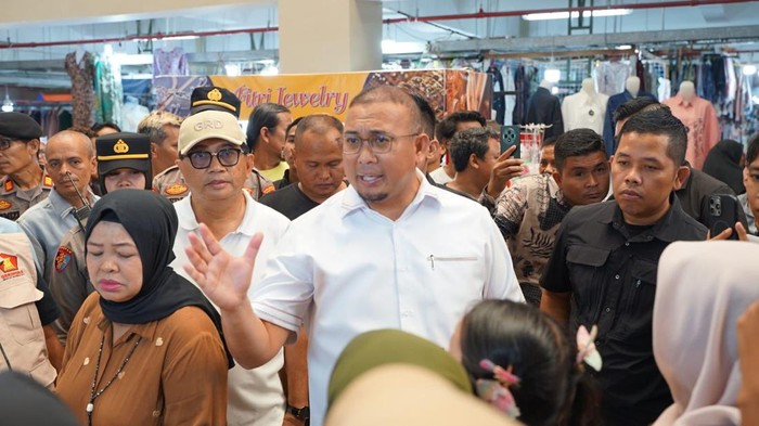 Andre Rosiade Sidak Pasar Raya Padang, Pedagang Protes Kebijakan Pungli!