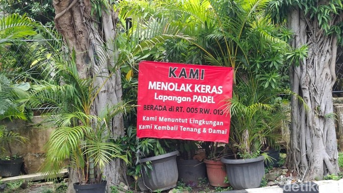 Warga Kelurahan Kayu Putih, Pulomas, Jaktim menolak lapangan padel.