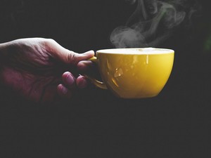 Dilema Minum Kopi Saat Puasa, Booster Energi yang Kadang Bikin Beser