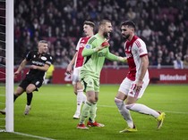 Maarten Paes Debut, Ajax vs NEC Nijmegen Berakhir Imbang 1-1