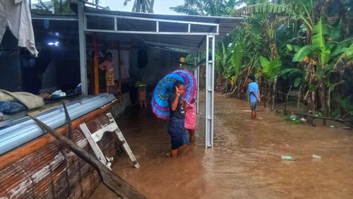 Banjir merendam rumah warga di Kecamatan Lembar, Lombok Barat, NTB, Minggu (22/2/2026). (Foto: Dok. BPBD NTB)