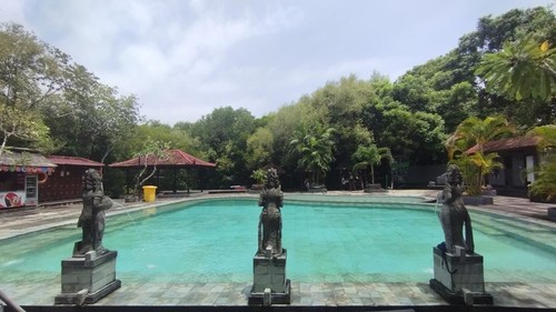 Banyuwedang Hot Spring, Buleleng, Bali, Selasa (17/2/2026). Kolam air panas ini memiliki latar hutan bakau dan bersebelahan dengan Taman Nasional Bali Barat.