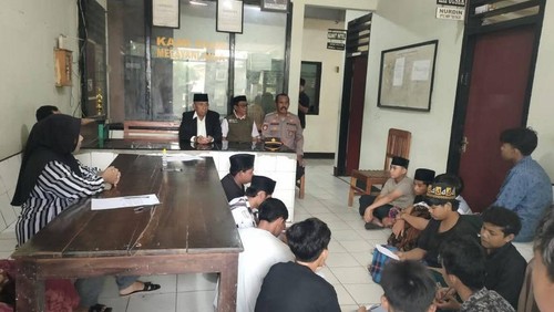 Belasan remaja di Kecamatan Bolo, Kabupaten Bima, NTB diamankan Polisi karena kedapatan bermain petasan atau mercon, pada Sabtu, (21/2/2026). (Dok.Polsek Bolo)