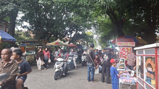 Berburu Takjil di Taman Merdeka Depok