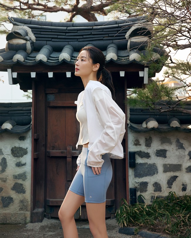 Real body goals! Jun Ji Hyun terungkap konsisten berolahraga setiap hari. Foto: dok. Andar