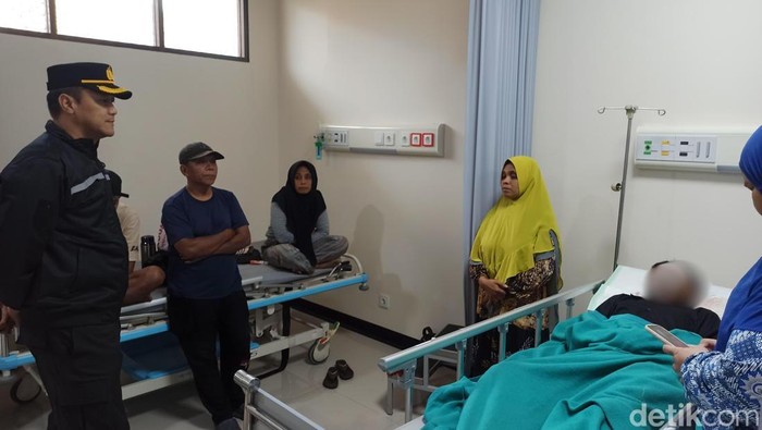 Kapolres Pekalongan Kota AKBP Riki Yariandi sebelumnya menjenguk korban di RSI Pekajangan.