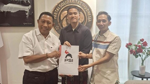 Ketua Umum PSI Kaesang Pangarep serahkan SK plt Ketua DPW PSI NTB kepada Lalu Budi di Jakarta. (Foto: Lalu Budi).