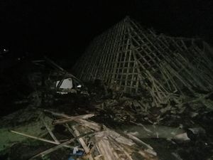 Rumah Warga di Mondokan Sragen Roboh Diterjang Hujan Disertai Angin