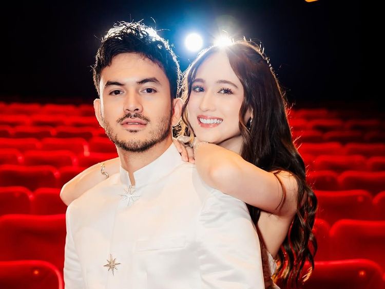 Laura Moane Pose Bareng Rizky Nazar: Foto Dulu Sama Om-om