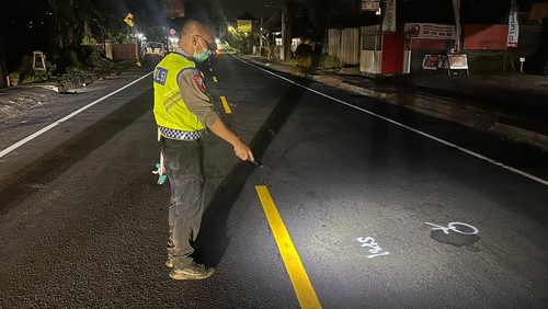 Lokasi adu jangkrik di Jalur Denpasar-Gilimanuk, Banjar Dinas Berembeng, Kecamatan Selemadeg, Tabanan, Sabtu (21/2/2026). Akibat insiden ini, satu orang tewas. (Istimewa)