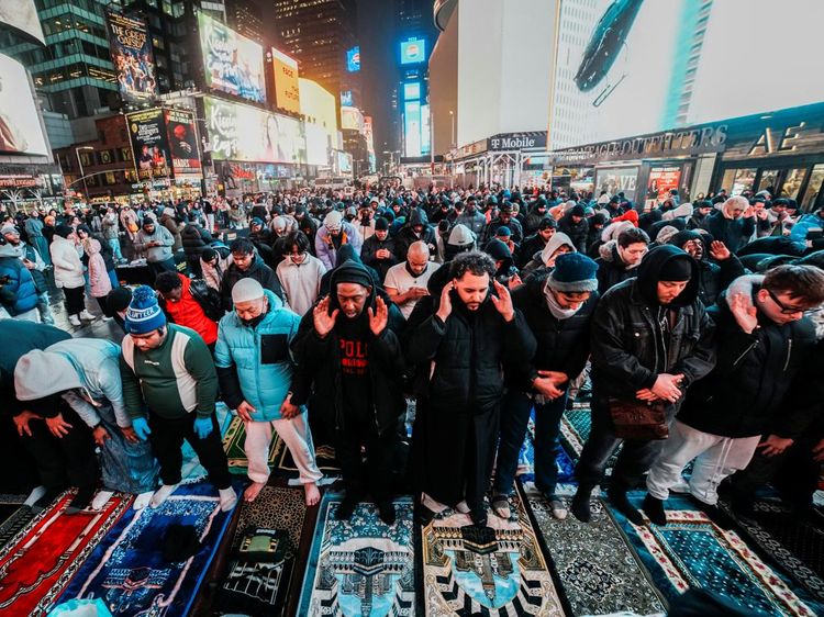 Malam Ramadan di Times Square, Jamaah Muslim Gelar Salat Tarawih