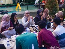 Masjid Agung Sunda Kelapa Gelar Berbagi Makanan Gratis Selama Ramadan